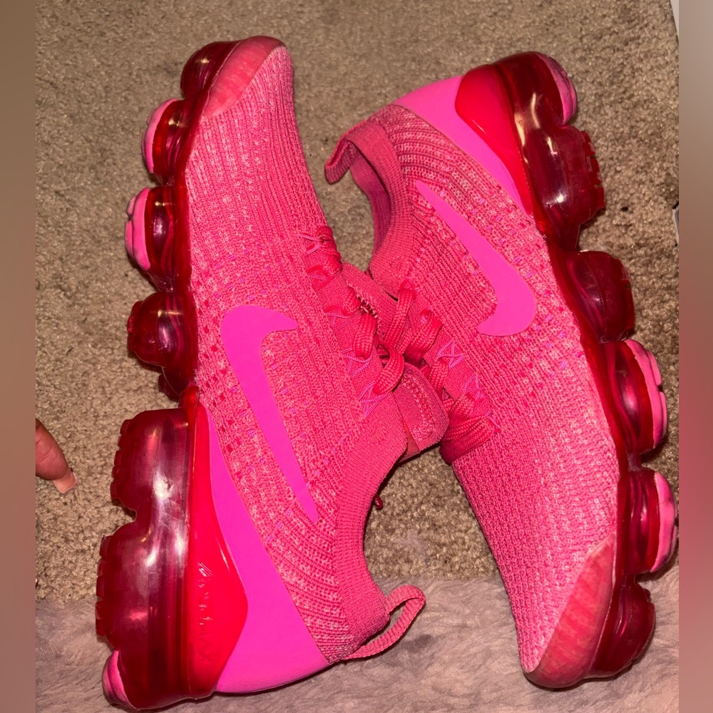 Women Pink Nike vapormax Sneakers - Picture 3 of 4